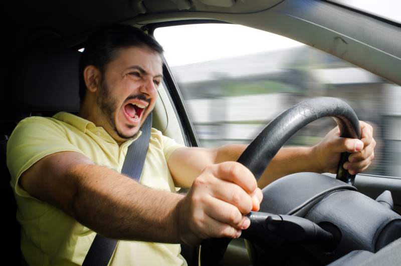 علت لرزش خودرو هنگام شروع حرکت